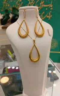 گوشواره طلا.