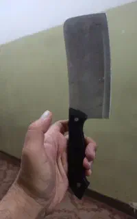 1 عدد تبر و چاقو
