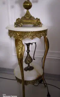 میز برنز دو طبقه با سنگ مرمر سنگین وزن