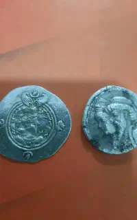 دو عدد سکه اشکانی و ساسانی نقره