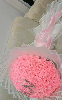 دسته گل رز روبانی شیک ویژه روز دختر