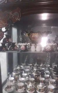 تعدادی ظروف سورمه ای