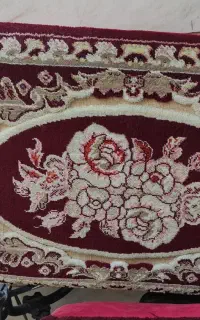 دو عدد پشتی کار کرده