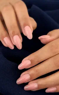 خدمات کاشت لمینت ژلیش ناخن