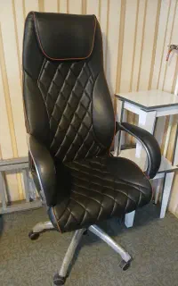 صندلی گردان در حد نو بدون پارگی
