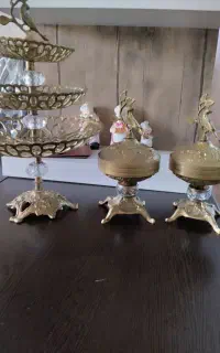 دوتا قندان ویک شیرنخوری سالم جنس برنجی یا برنز