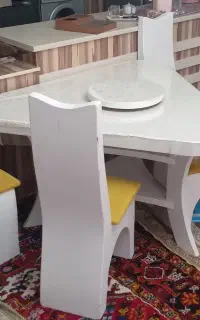 میز ناهار خوری ۴ نفره مثلثی