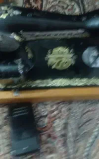 چرخ خیاطی قدیمی و دینام