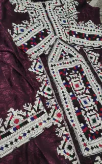 لباس بلوچی و میز نهار خوری
