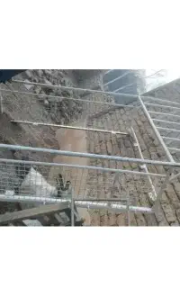 اتاق پیکان وانت قدیمی ومحکم رنگ سفید درحدنو