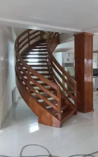 پله چوبی ونرده چوبی