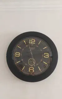 ساعت دیواری سالم و تازه