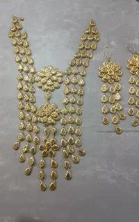 گردنبند بدلیجات همراه با گوشواره بدلیجات رنگ ثابت