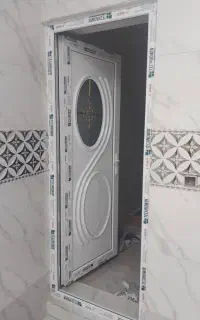 ساخت انواع درب وپنجره دوجداره وتوری پلیسه درخدمتم