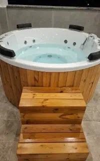 جکوزی چهار نفره گرد(ورق اکرولیک/دوموتوره)