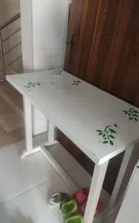 میز تحریر و کامپیوتر
