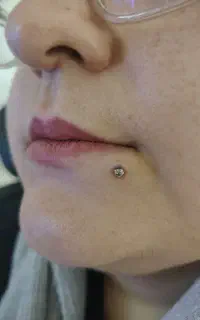 پیرسینگ،میکرودرمال و آرایش دائم صورت