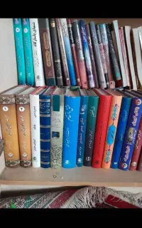 کتاب تاریخ خاص نویسندش اکثرا ذبیح‌الله منصوری