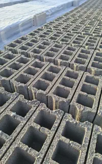 نیاز به کارگر بلوک زن