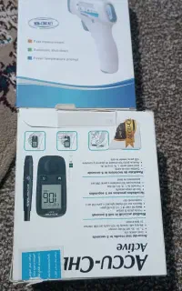 دستگاه تب سنج و قند.