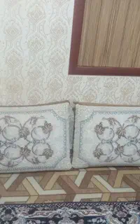 یک جفت پستی رنگ کرم