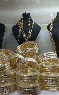 فروشنده خانوم درهفته سرورز شنبه چهارشنبه جمعه