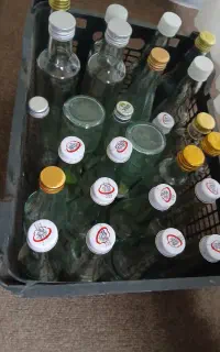بطری شیشه‌ای خالی و تمیز