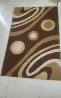 فرش و قالیچه و جاروبرقی و دوعدد
