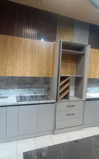 کابینت هایگلاس ، نمایشگاهی کاملا نو