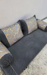 شاهنشین تمام مخمل و روبالشتی گرد خاص وشیک