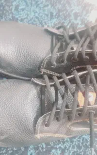 کفش  بصورت نو نو بدون کارکرد