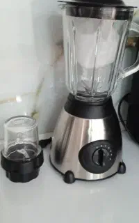چرخ گوشت نو با تعدادی وسایل