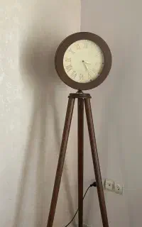 ساعت ایستاده سه پایه