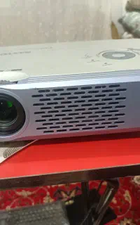 پروژکتور ۳۰۰۰ لومنی