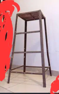 چهار پایه اهنی