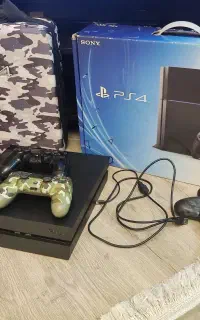 ps4 fat 500g سالم ۲ دسته با کیف و جعبه