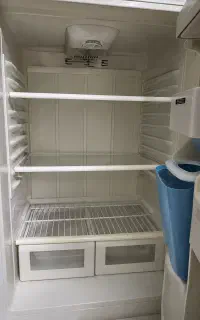 یخچال +میز تلویزیون سالم هردو مناسب استفاده خانگی