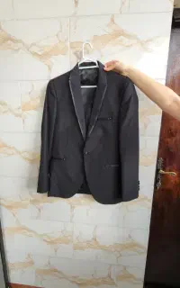 کت و شلوار و پیراهن سفید