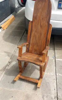 صندلی چوبی گهواره ای