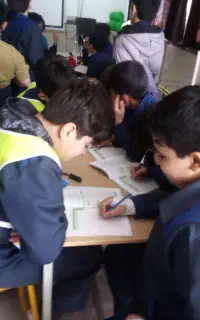 کلاس ریاضی گروهی با تعداد کم