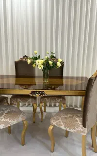 میز غذا خوری سلطنتی ۶ نفره کاملا مرتب و سالم