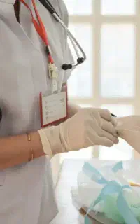 خدمات پرستاری وصل سرم تزریقات پانسمان سونداژدرمنزل