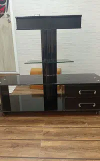 میز شیشه ای ال ای دی