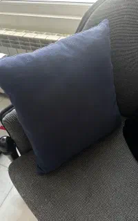 کوسن مخمل سورمه ای