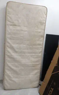 تشک یک نفره اندازه ۹۰ در ۲۰۰ سالم بدون مشکل