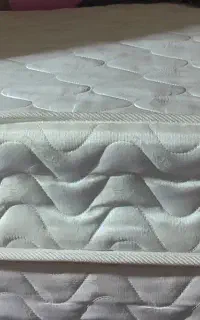 فروش دو عدد تخت ودوعدد تشک  طبی فنری تک نفره