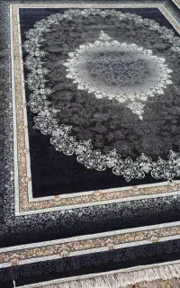 یک قالی نو،یکی کار کرده
