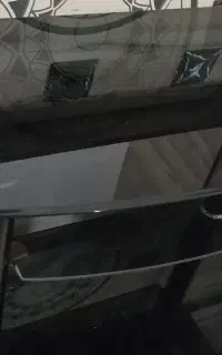 میز تلویزین شیشه ای کاملا سالم