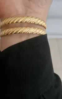 یه جفت النگو طلا ۳۰۰ بالای تابلو