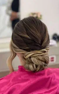 خدمات تخصصی میکاپ و شینیون، ناخن و مژه